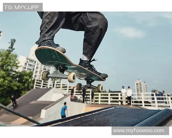 深圳滑板队在极限运动嘉年华中的精彩表现与力量展现分析