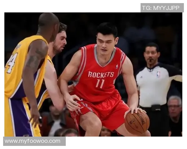 09季后赛奥登与姚明的巅峰对决揭示了篮球巨星的荣耀与挑战